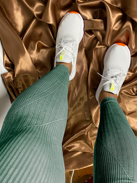 Stretch, Don't Break S-L | Green Legging